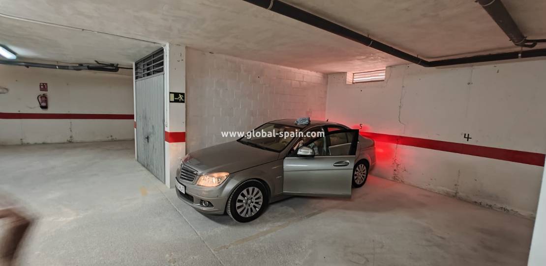 Resale - Parking Space / Garage - Torrevieja - Playa de los Locos